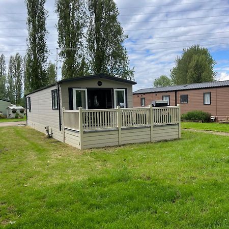 Family Fun Getaway Holiday Home Нортхемптон Экстерьер фото